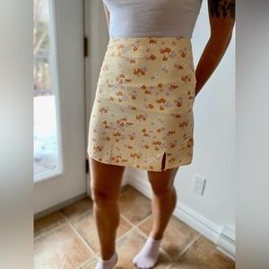 🌼🌻Glamorous Yellow orange Floral summer mini skirt size 6 / medium